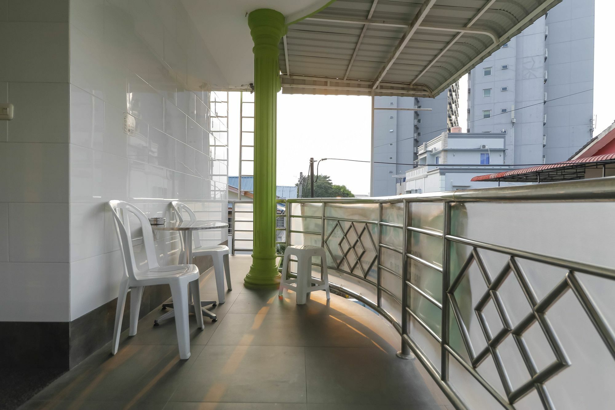 ホテル Reddoorz Near Nagoya Hill Batam エクステリア 写真