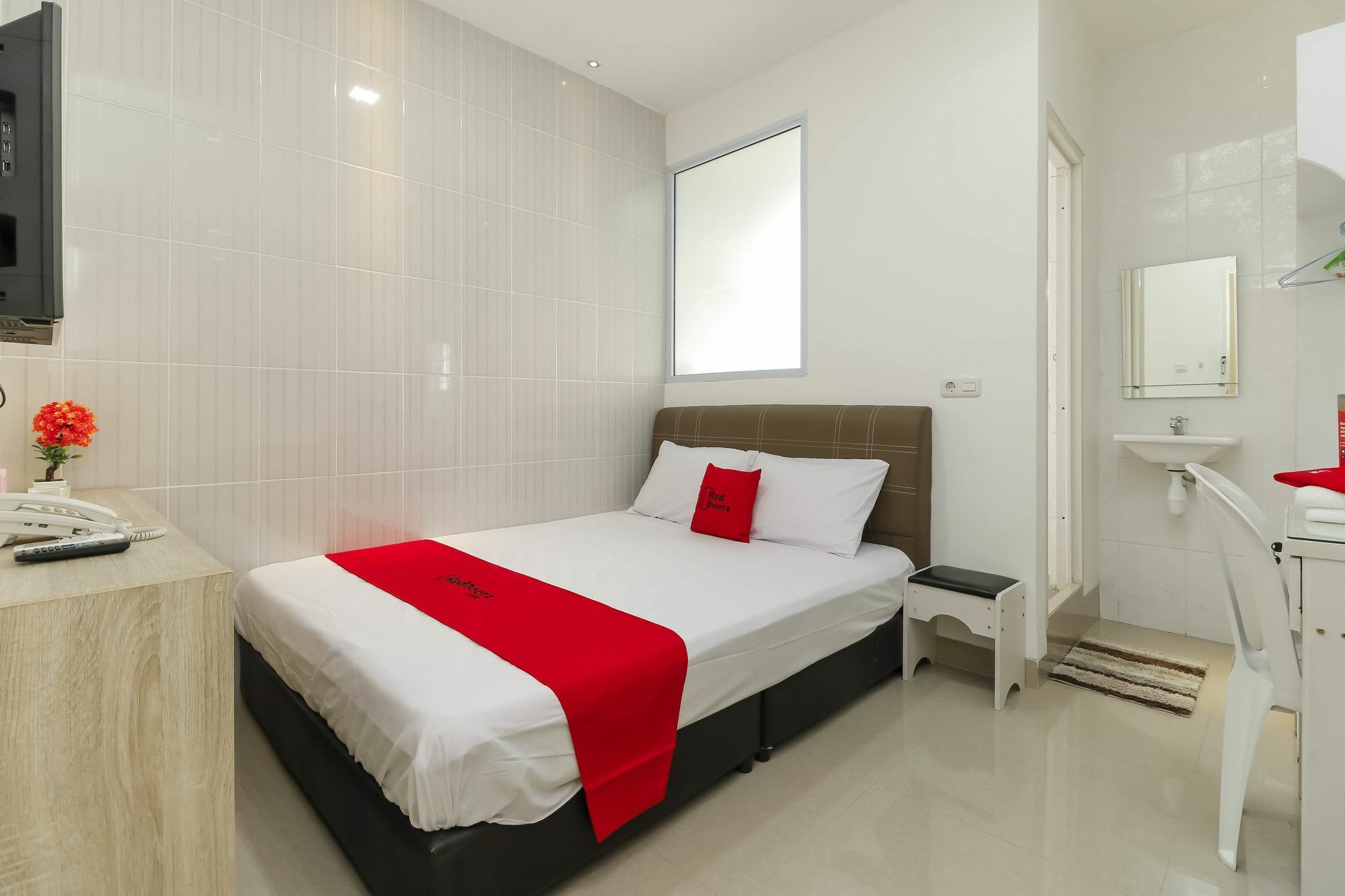 ホテル Reddoorz Near Nagoya Hill Batam エクステリア 写真