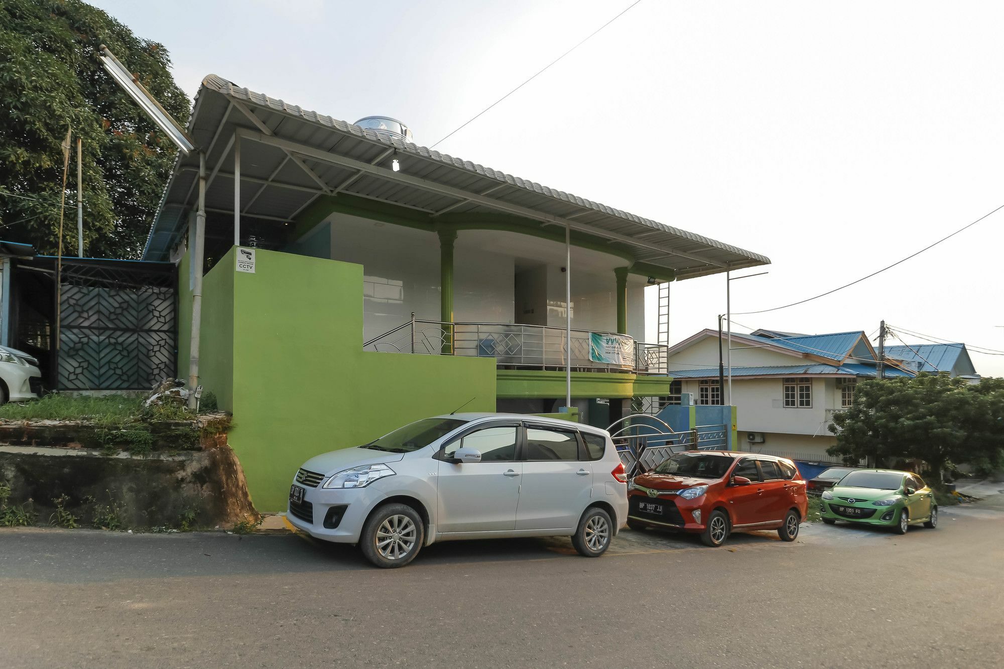 ホテル Reddoorz Near Nagoya Hill Batam エクステリア 写真